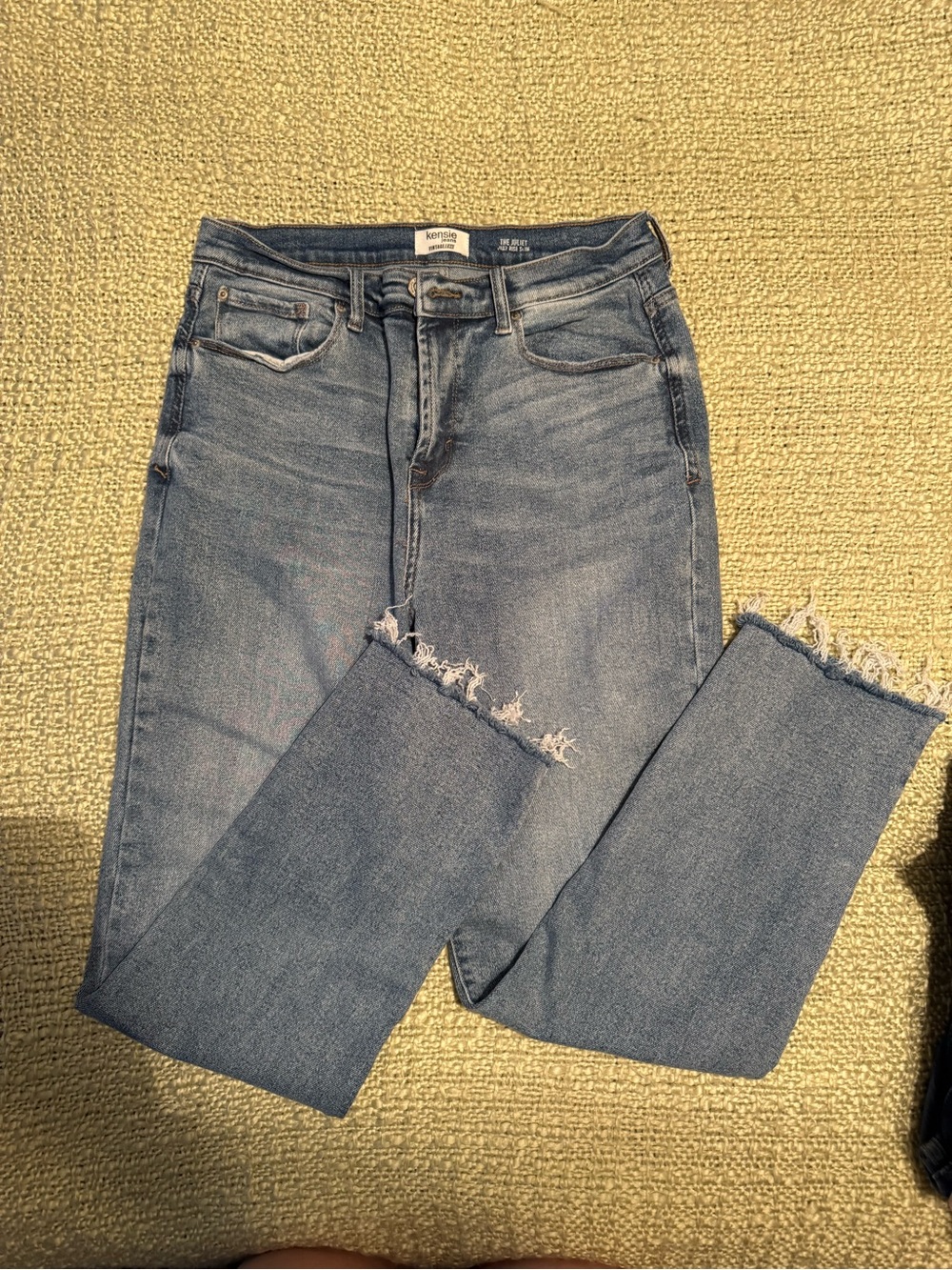 Kensie Medium Blue Straight-Leg Jeans with Frayed Hem